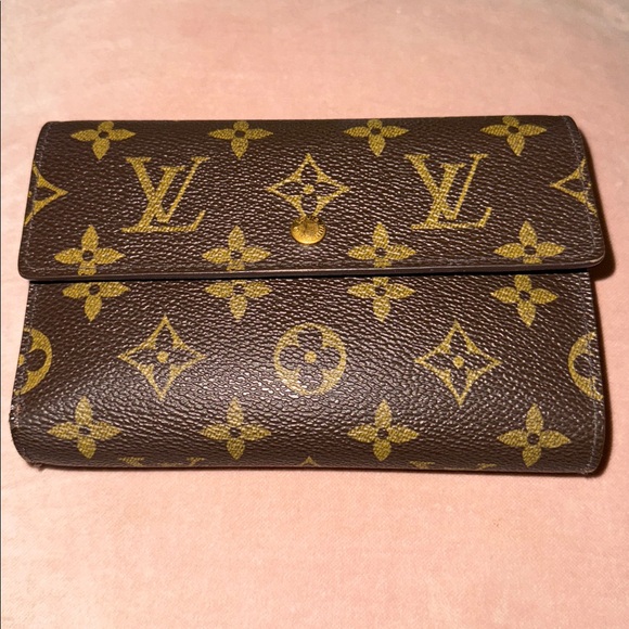Louis Vuitton Monogram Wallet - Picture 1 of 8